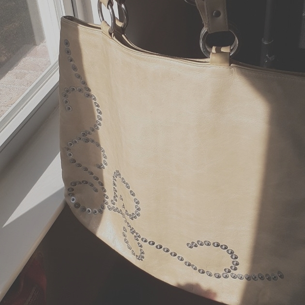 Italian designer leather bag made by Berge